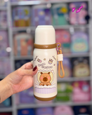 بطری آب کودک طرح کاپیبارا استیل ۳۱۶ نینوش و آساننوش با درب لیوانی